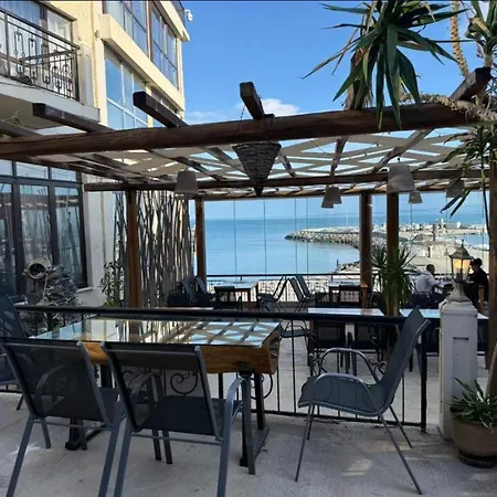 студиа при американеца 호텔 *