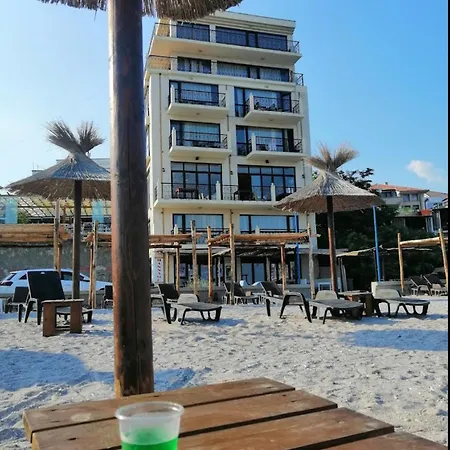 студиа при американеца 호텔 *