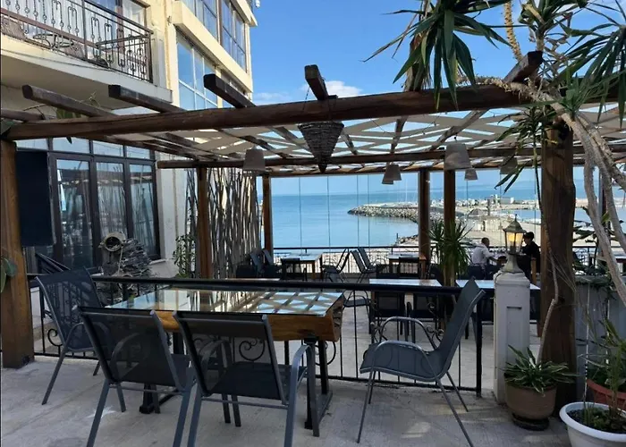 студиа при американеца 호텔 *